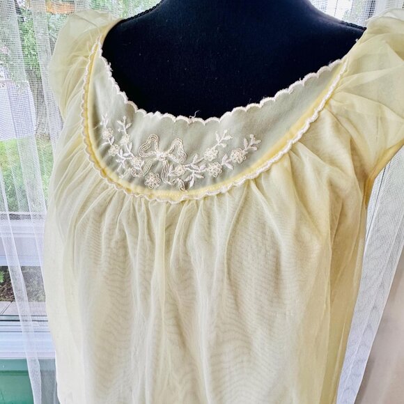 Vintage 70s sleepwear top, yellow sheer babydoll, sleeveless, double layered - Picture 2 of 10